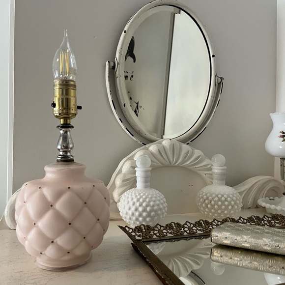 Vintage MCM Pink Custard Glass Pineapple Vanity lamp - Picture 5 of 12